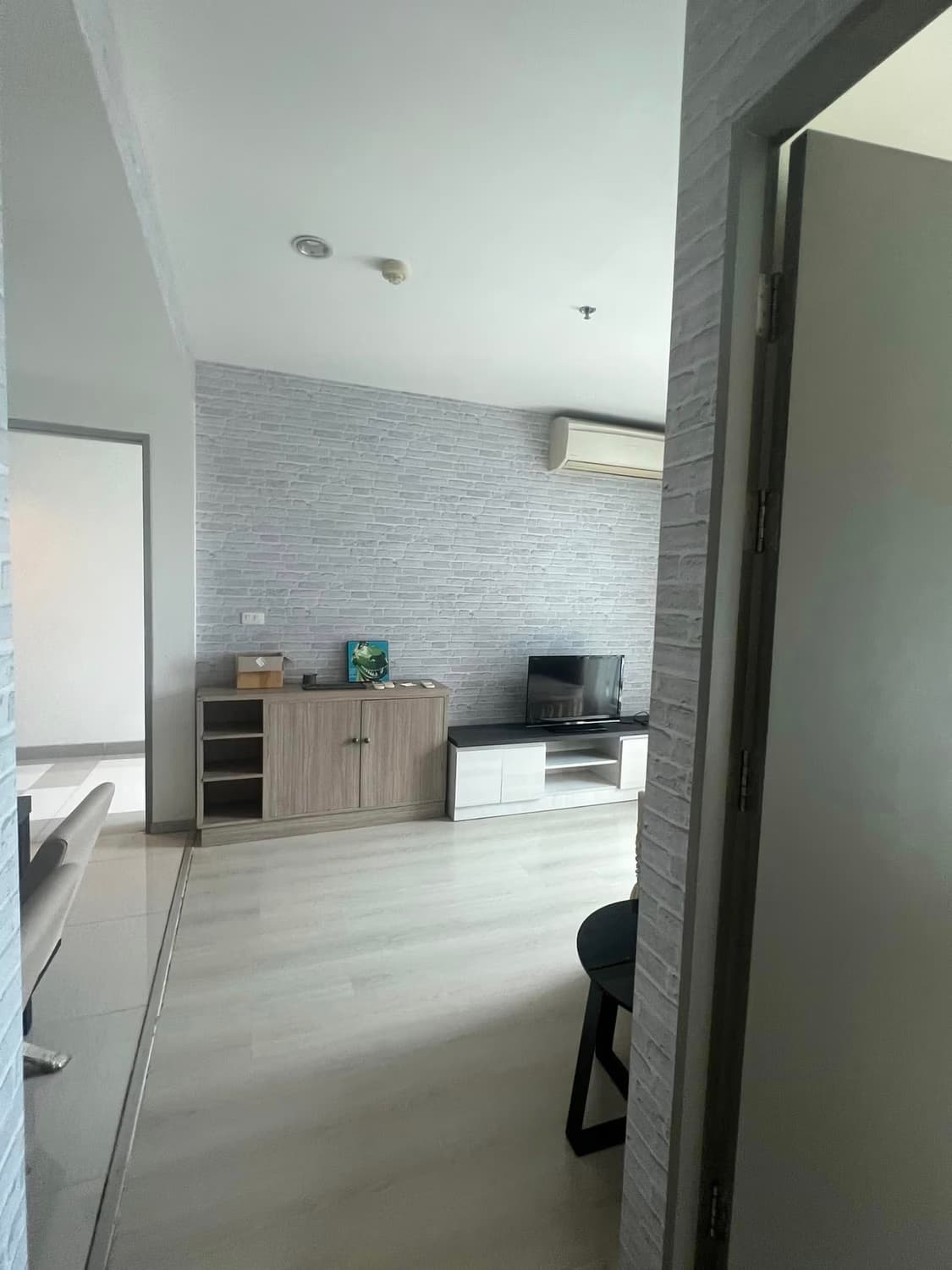 2 Bed Condo for Sale in Huai Khwang - Image 2