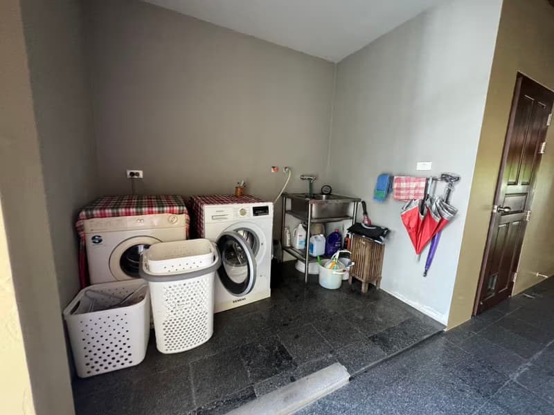 6 Bed House for Sale in Hang Dong District