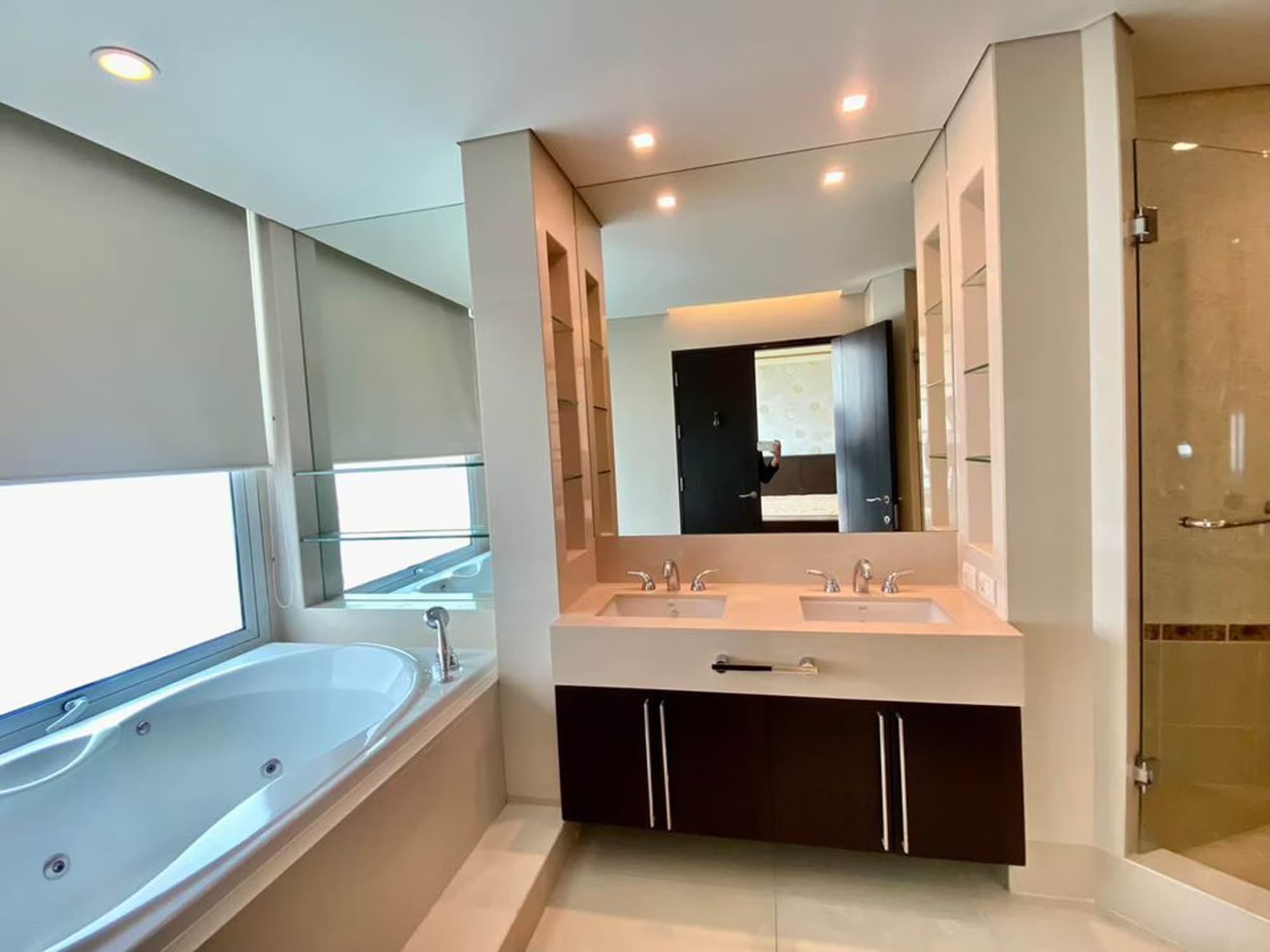 Condo for Rent at The Park Chidlom - Image 15