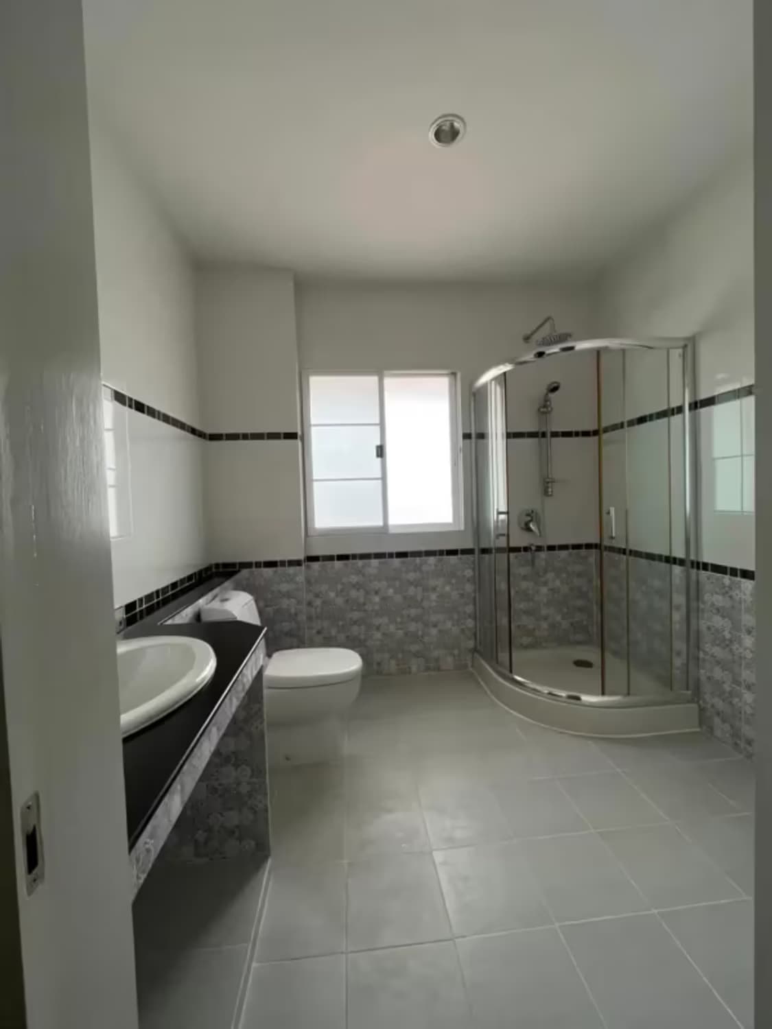 4 Bedroom House - Image 2