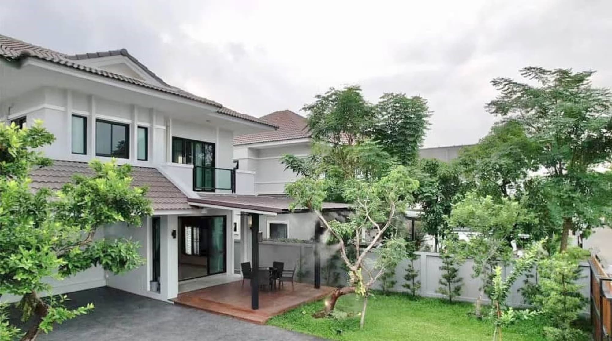 7 Bedroom House - Image 2