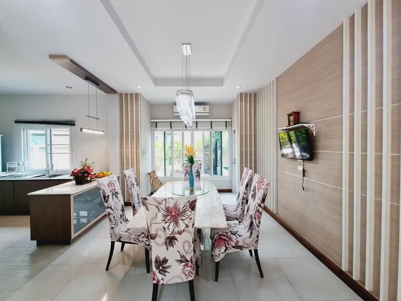 5 Bed House for Rent in Saraphi
