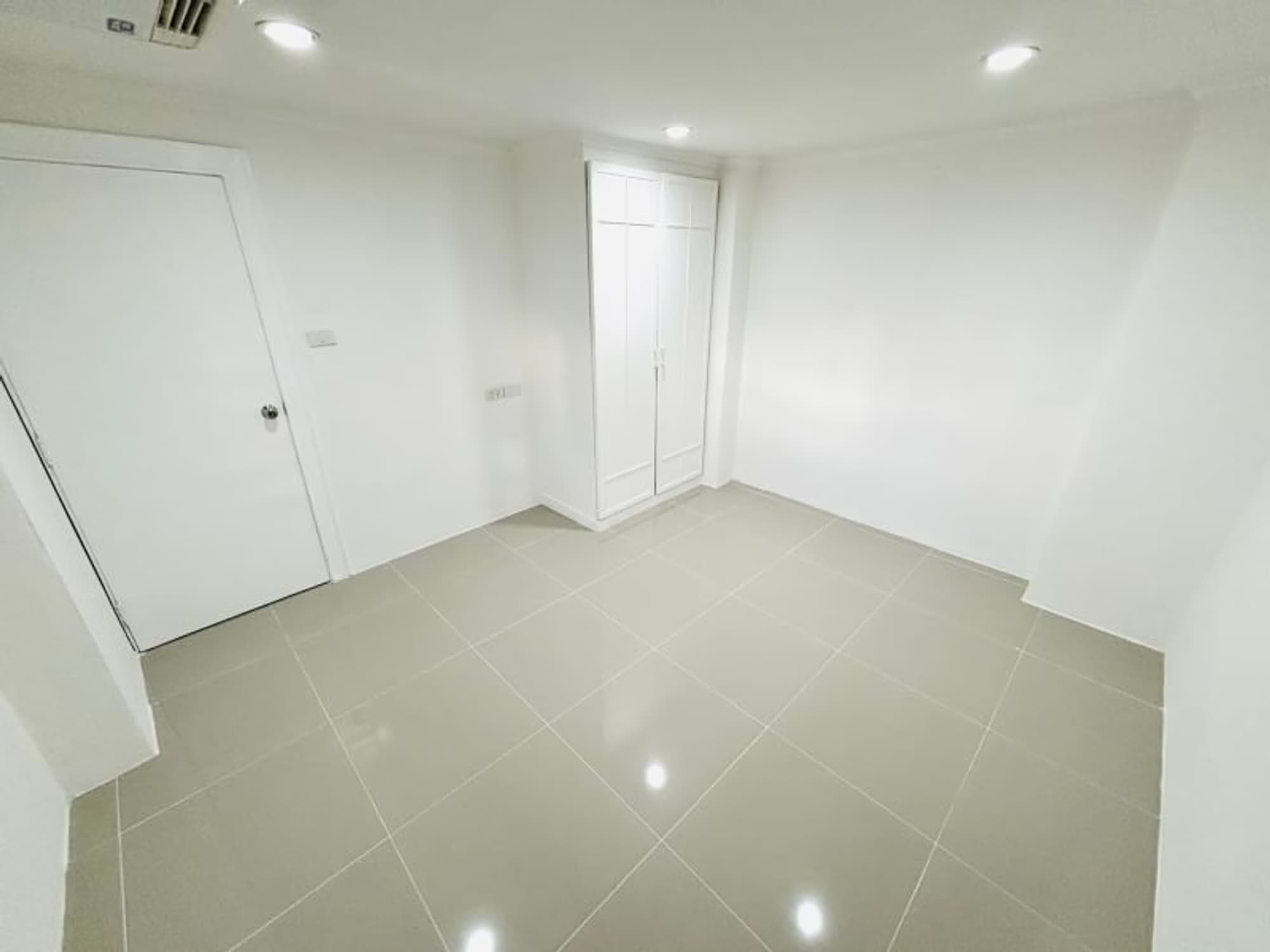 2 ห้องนอน Condo สำหรับ จำหน่าย ใกล้ Phra Khanong BTS - Image 7