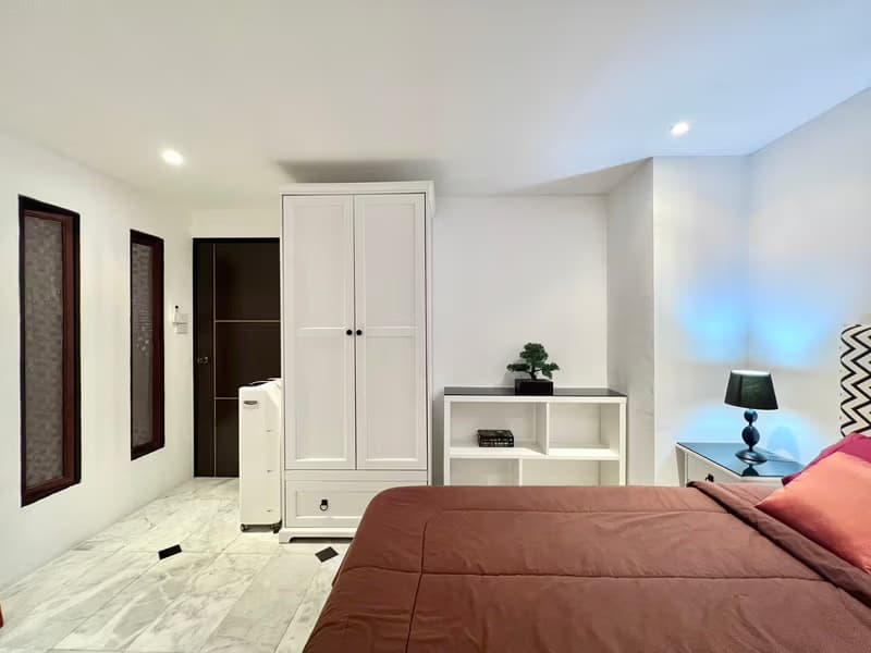 Condo for Rent, Sale at Hillside 3