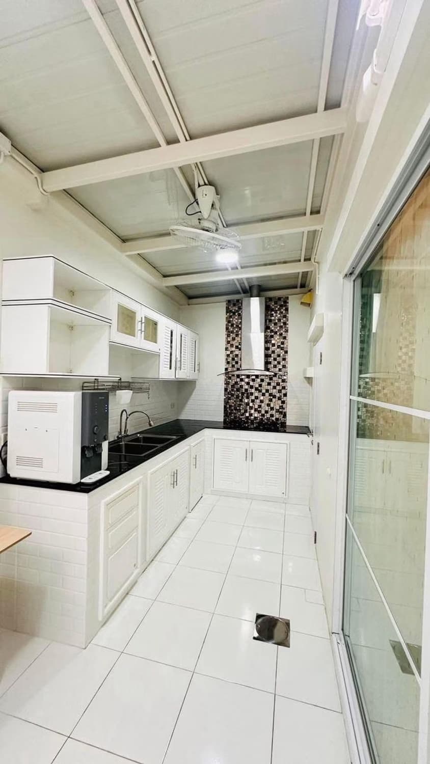 3 Bed Townhouse for Rent in Prawet - Image 9