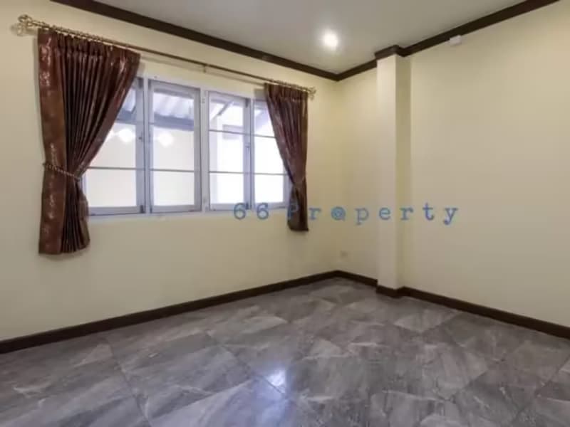 6 Bedroom House