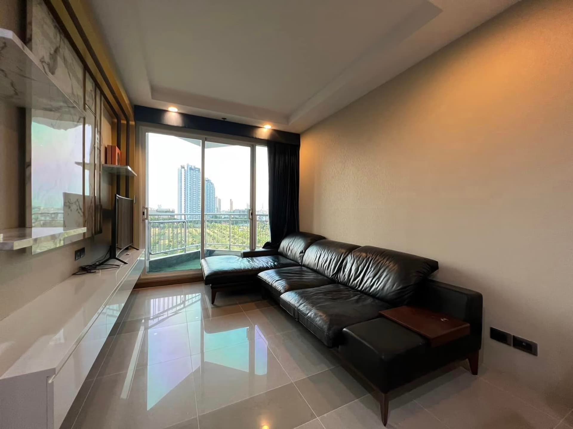 2 Bed Condo for Rent and Sale  Near Thailand Cultural Centre MRT - Image 4