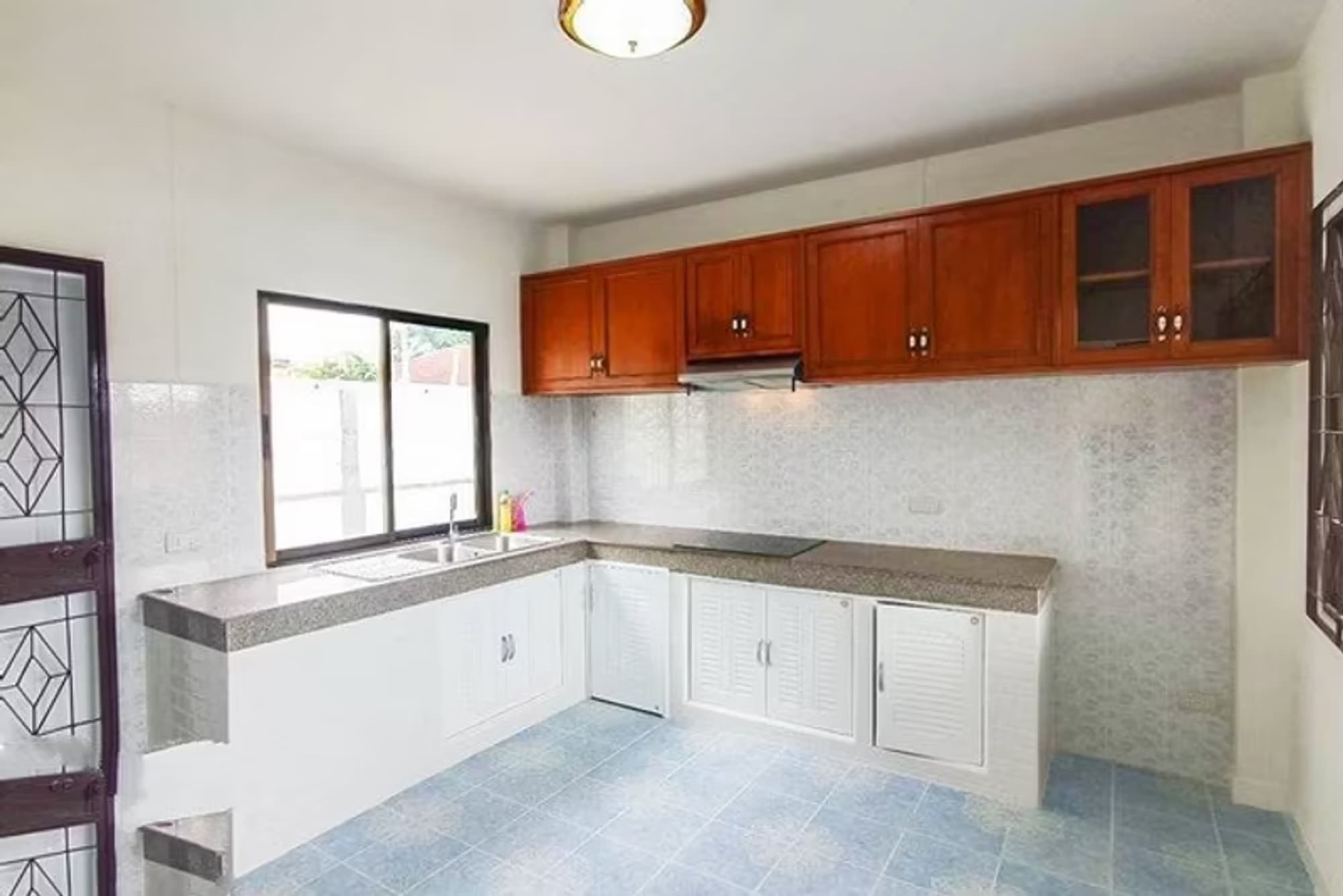 3 Bedroom House - Image 9