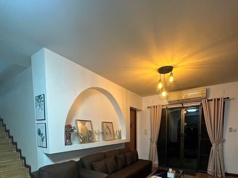 6 Bed House for Rent in San Sai