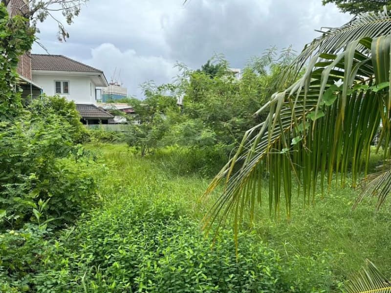  Land for Sale in Watthana