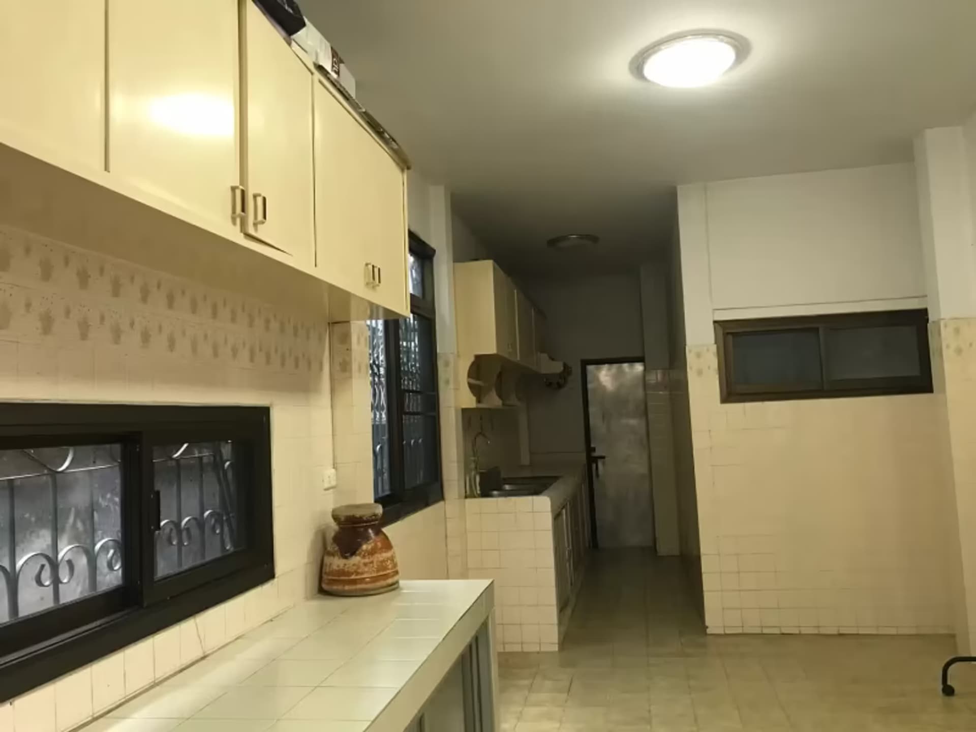 5 Bedroom House - Image 2