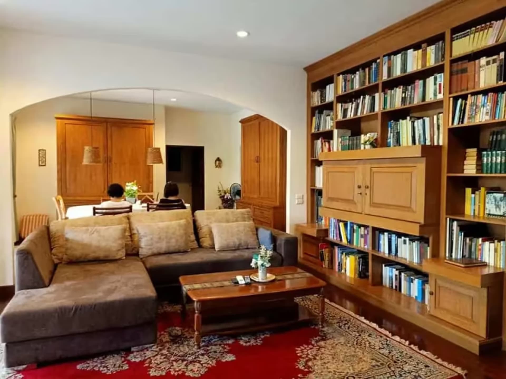 8 Bedroom House - Image 8