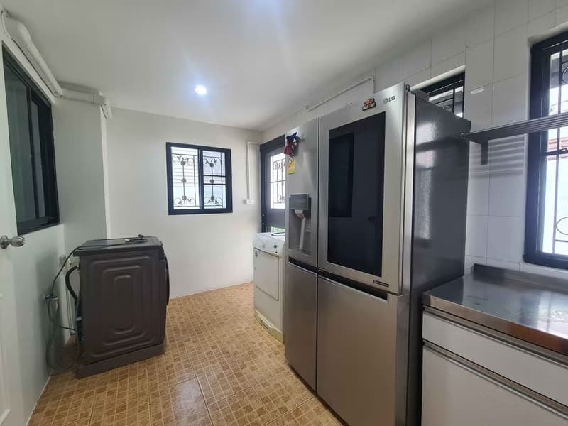 3 Bed Townhouse for Rent in Bang Kapi District