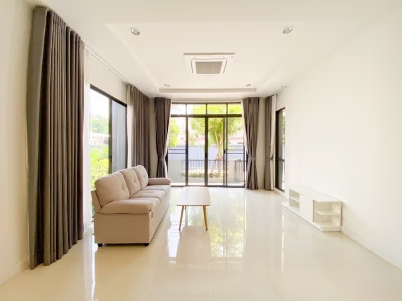 3 Bed House for Rent in Bang Phli