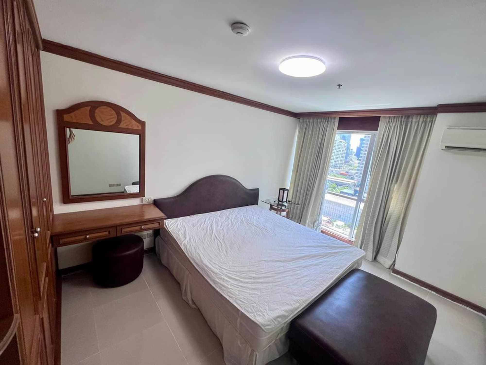 1 Bed Condo for Sale in Bang Rak - Image 3