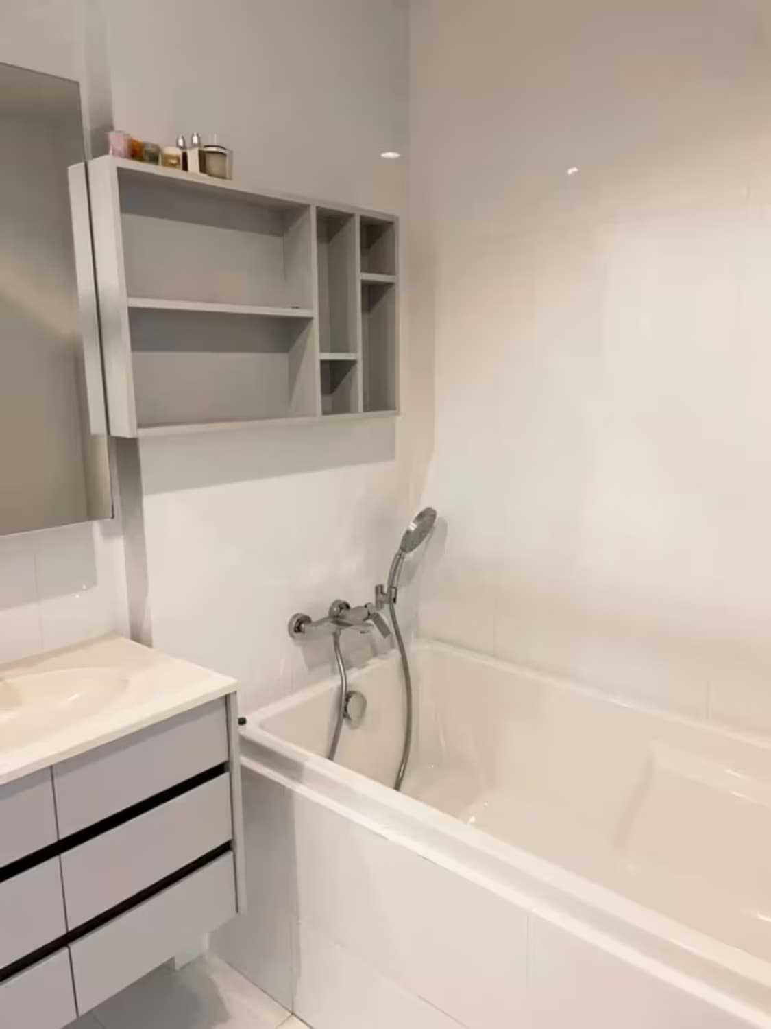 1 Bedroom Condo - Image 1