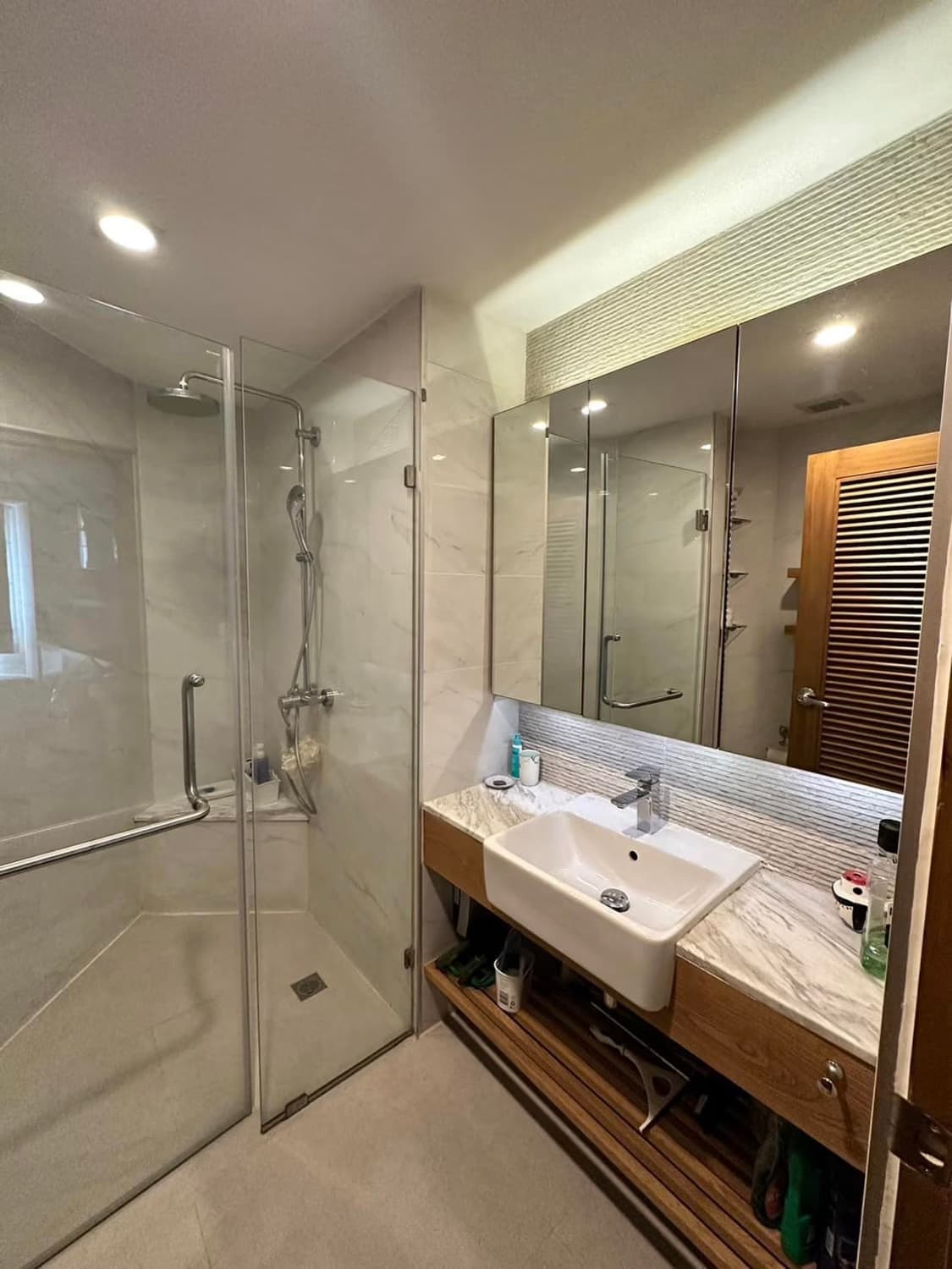 1 Bed Condo for Rent and Sale in Bang Rak - Image 12