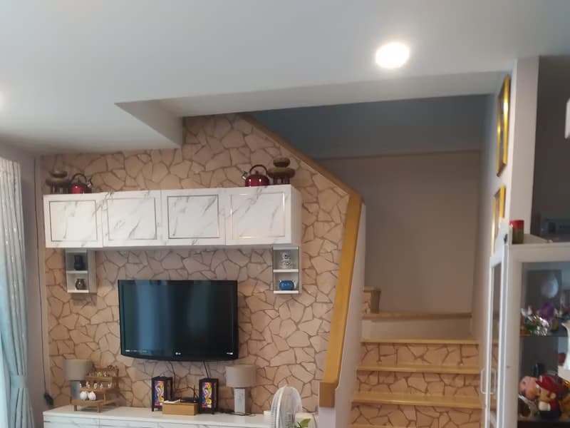3 Bed Townhouse for Rent and Sale in San Kamphaeng