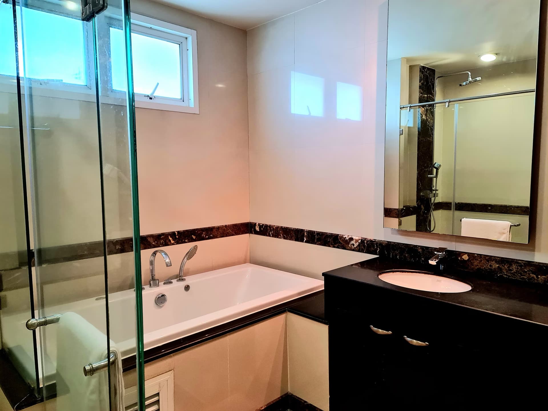 3 Bed Condo for Rent in Watthana - Image 5