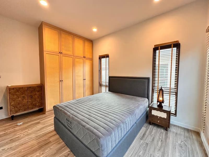 4 Bed House for Rent in Bang Kapi