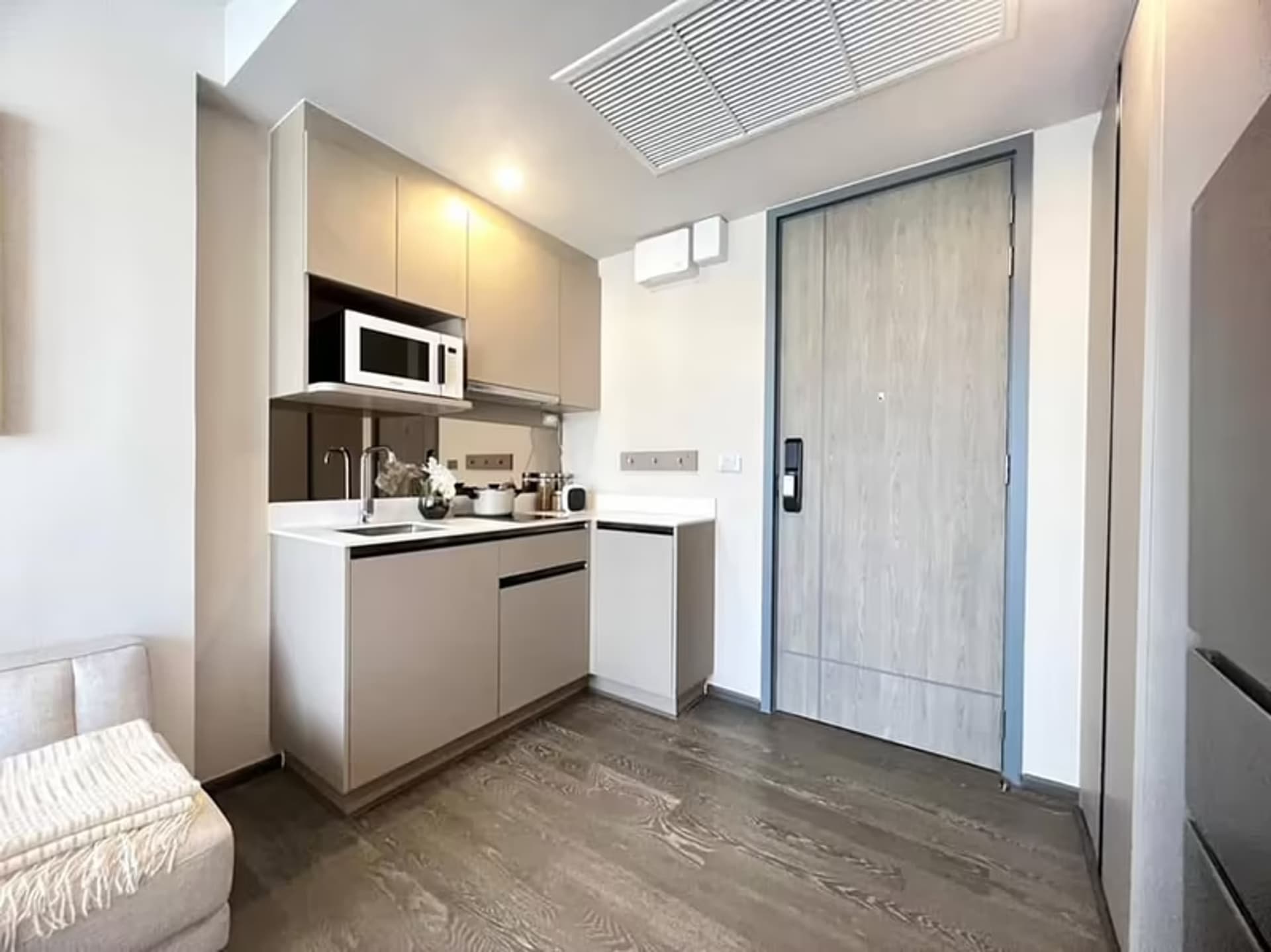 1 Becroom Condo for Rent at COCO Parc - Image 2
