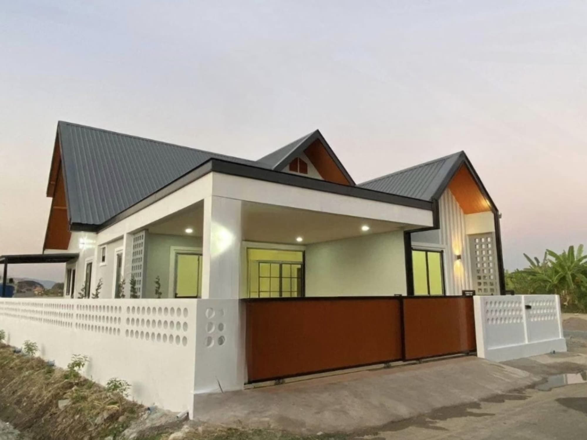 4 Bed House for Rent in Hang Dong District - Image 1