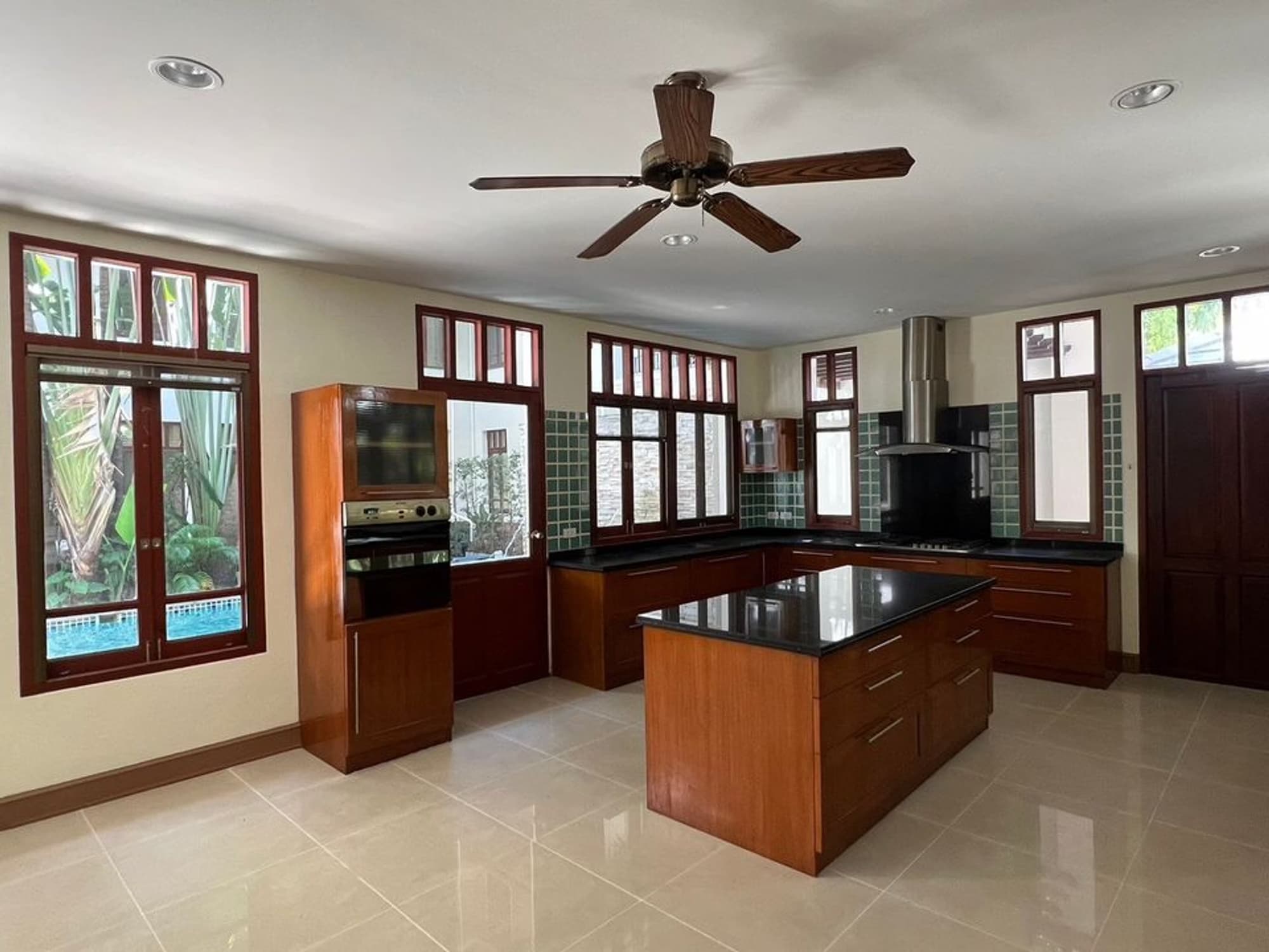 4 Bed House for Rent in Watthana - Image 2