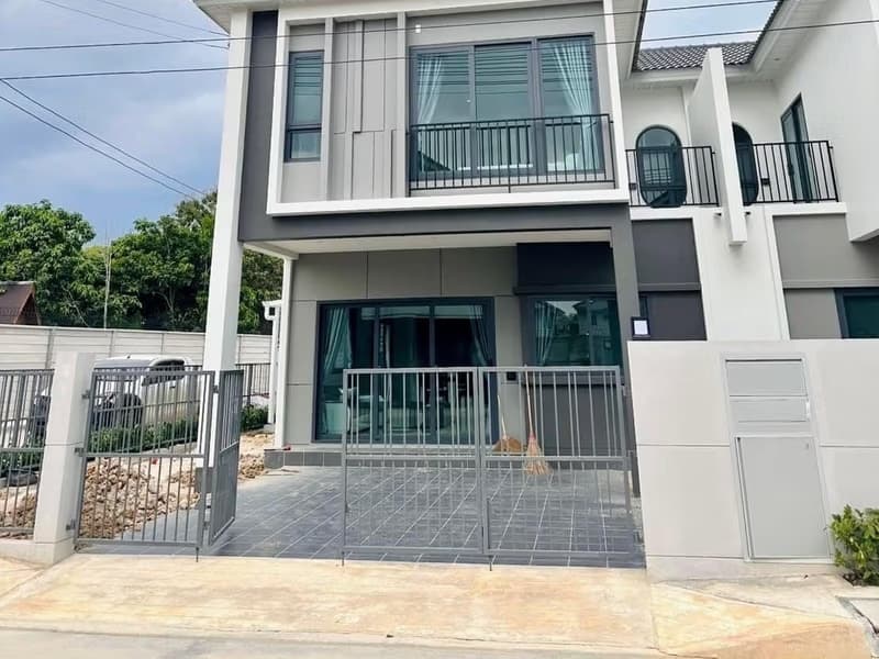 4 Bed House for Rent in San Kamphaeng