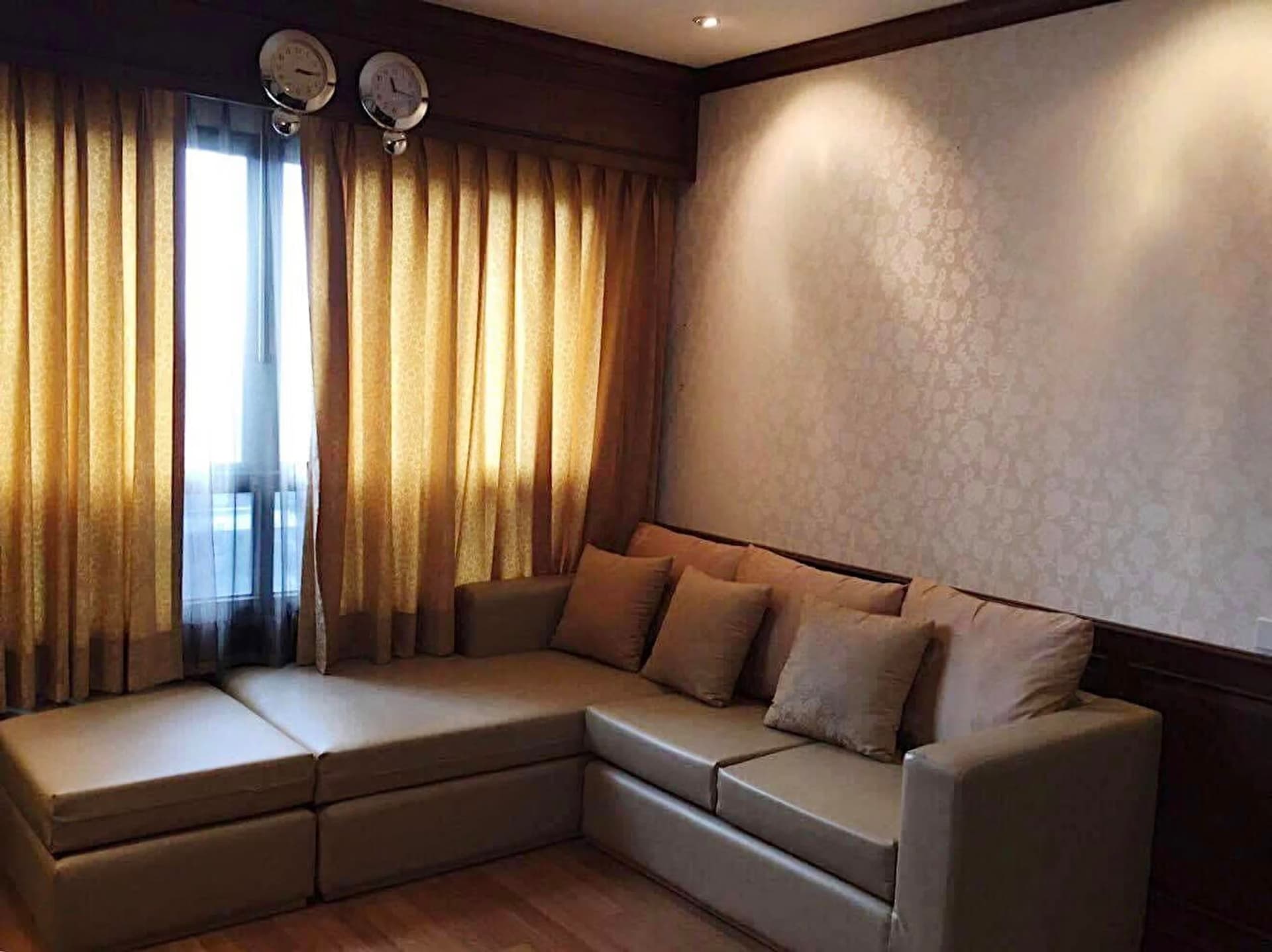 2 Bed Condo for Rent and Sale in Phaya Thai - Image 1
