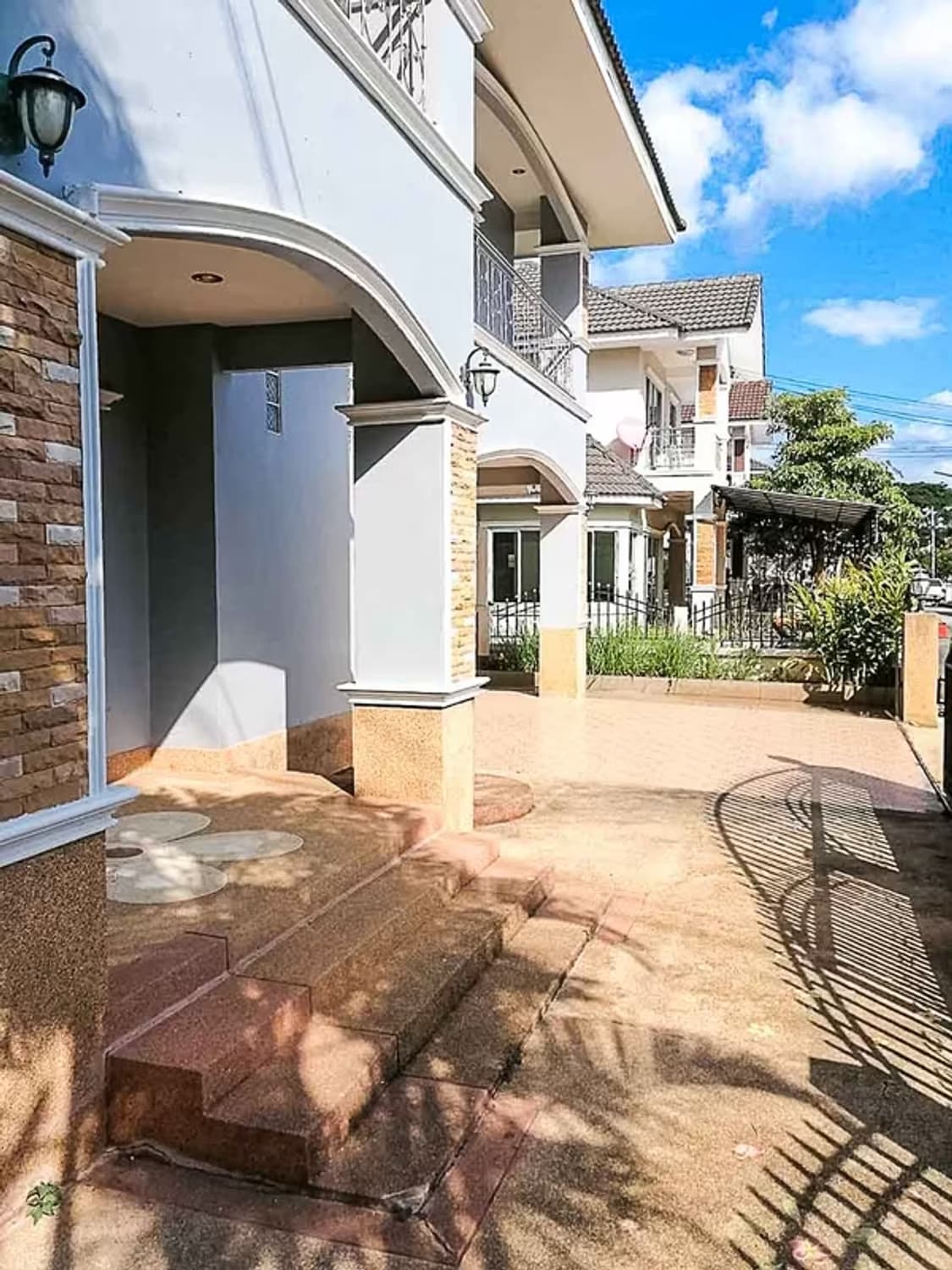 4 Bedroom House - Image 4