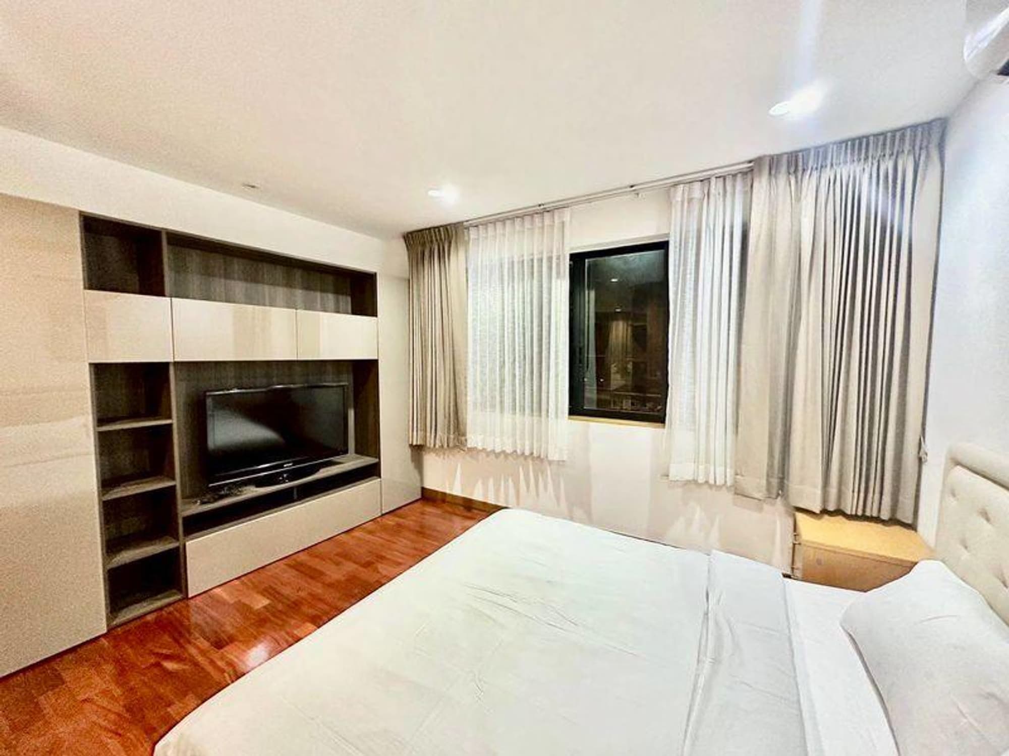 5 Bed House for Rent in Din Daeng - Image 16