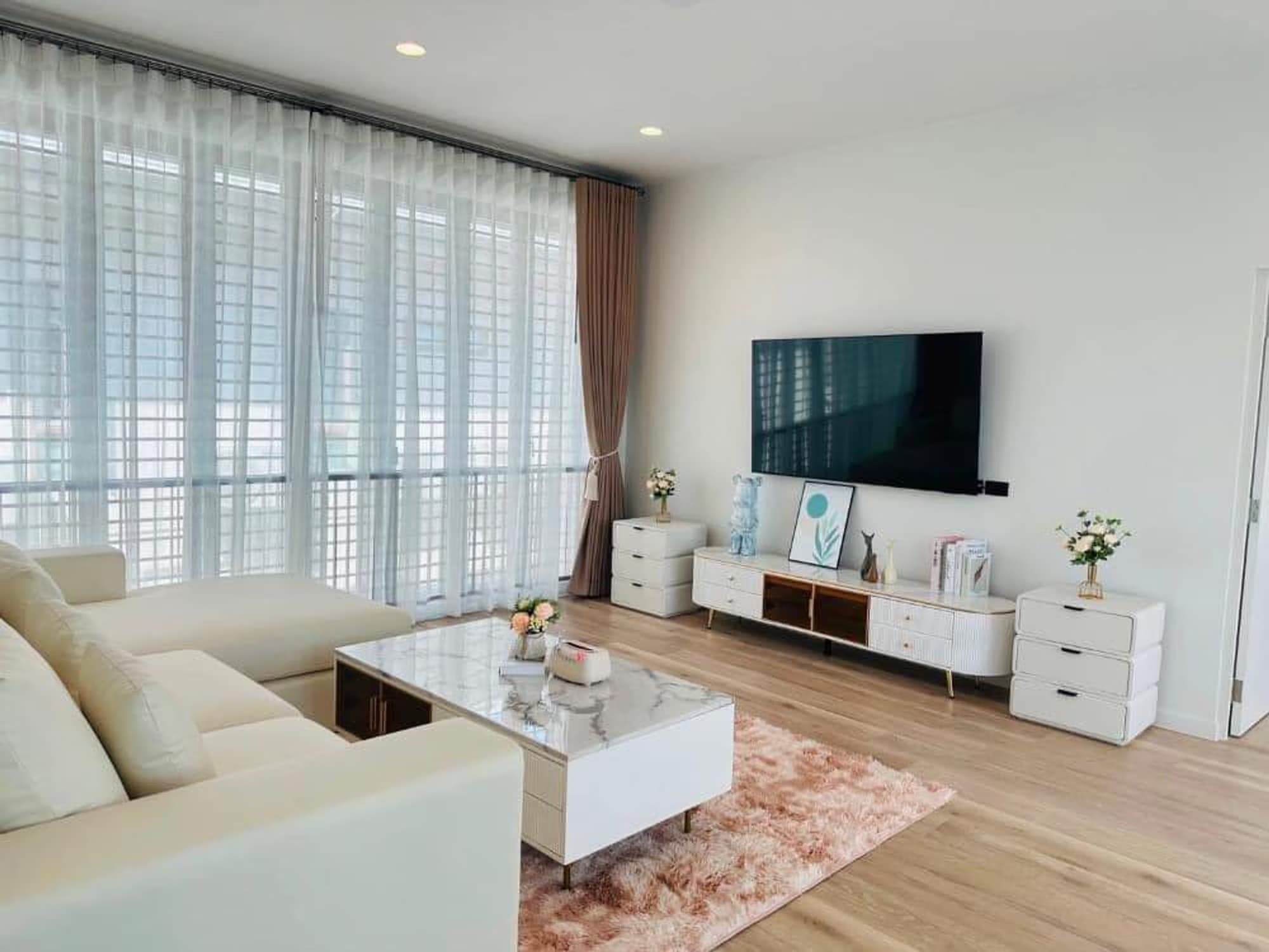 4 Bed House for Rent and Sale in Bang Kapi - Image 3