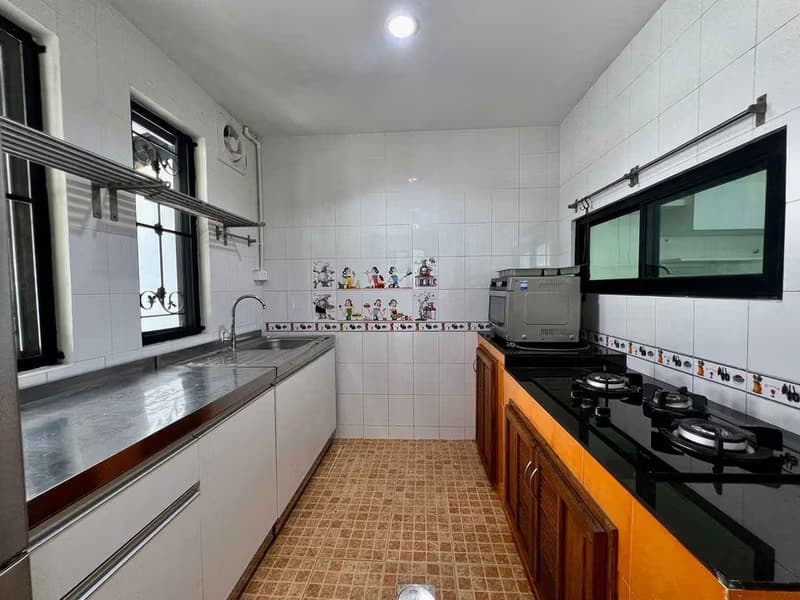 3 Bed Townhouse for Rent in Bang Kapi District