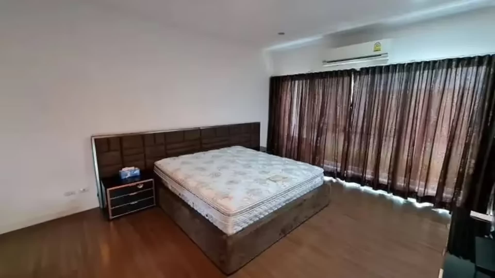 5 Bedroom House - Image 10