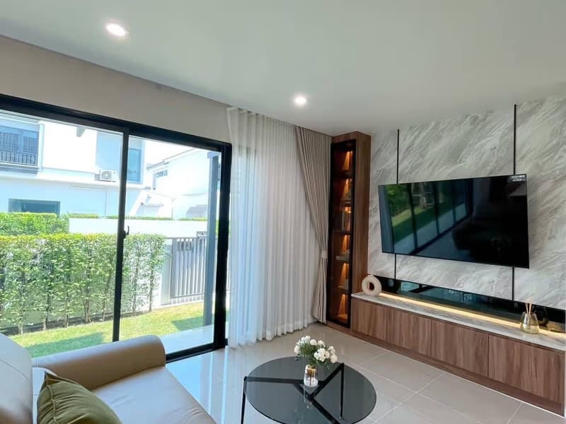 4 Bed House for Rent in Bang Phli