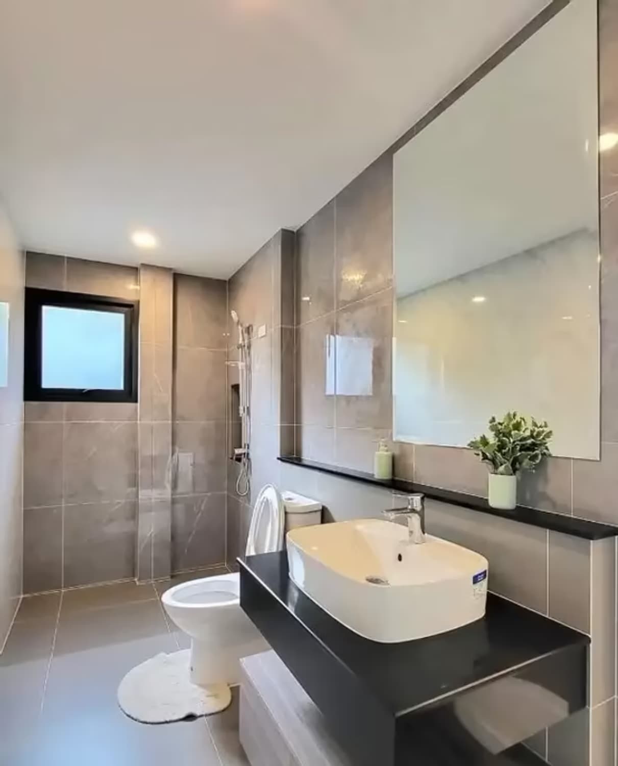 5 Bedroom House - Image 11