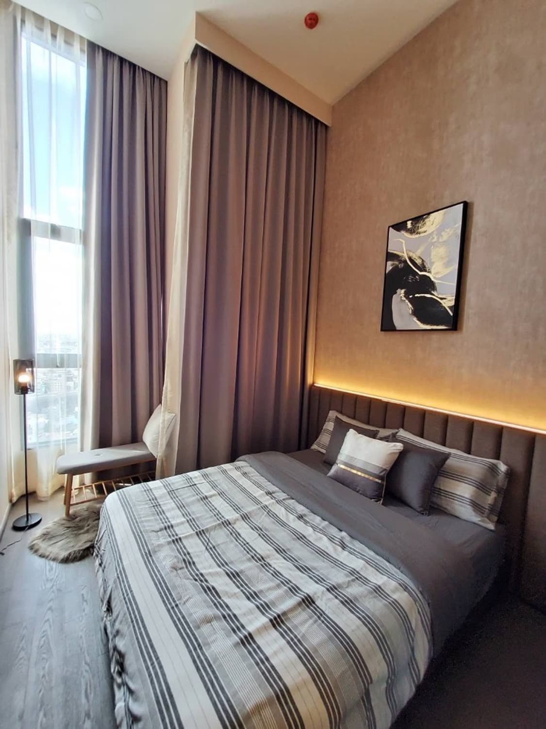 2 Bed Condo for Rent in Bang Rak - Image 2