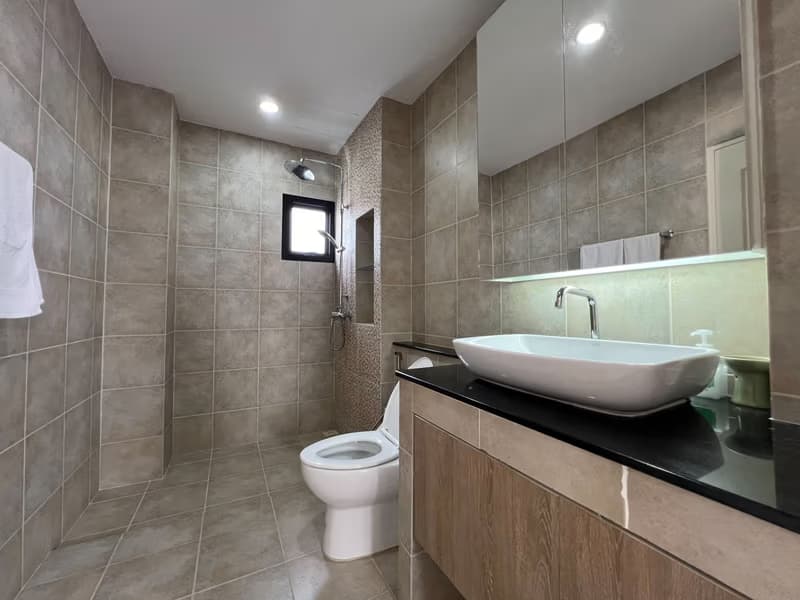 5 Bed House for Sale in Hang Dong