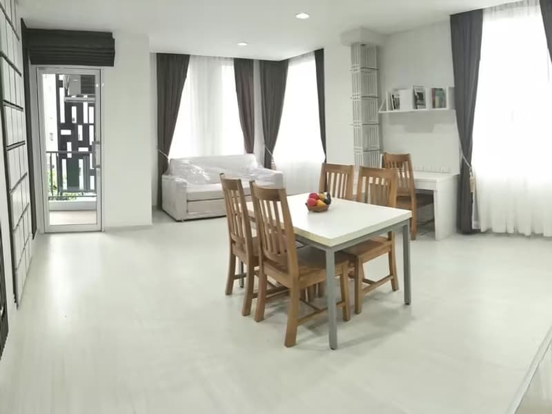 1 Bedroom Condo