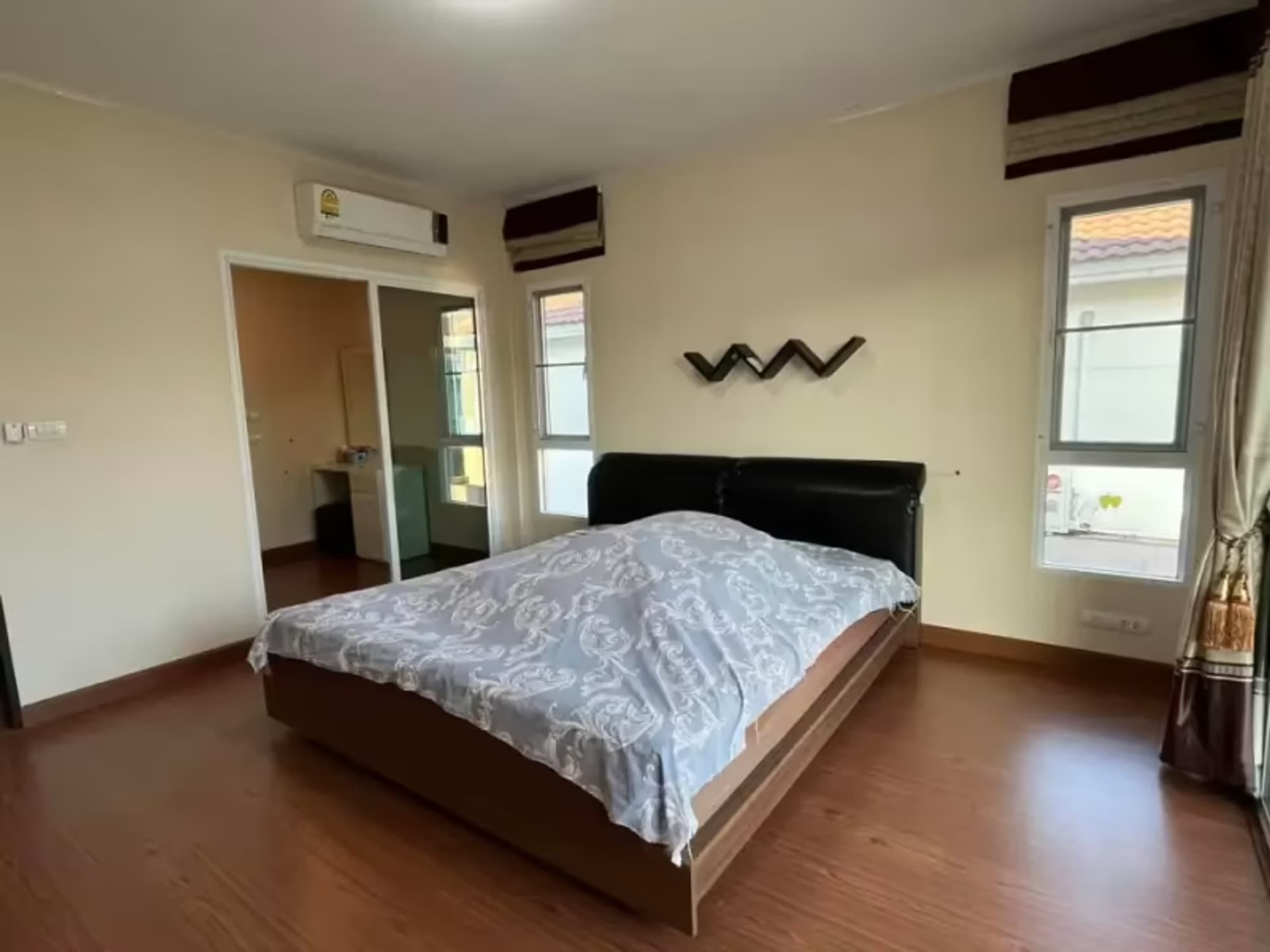 3 Bedroom House - Image 13