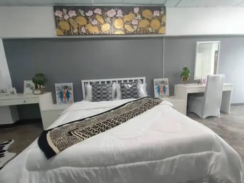 1 Bedroom Condo