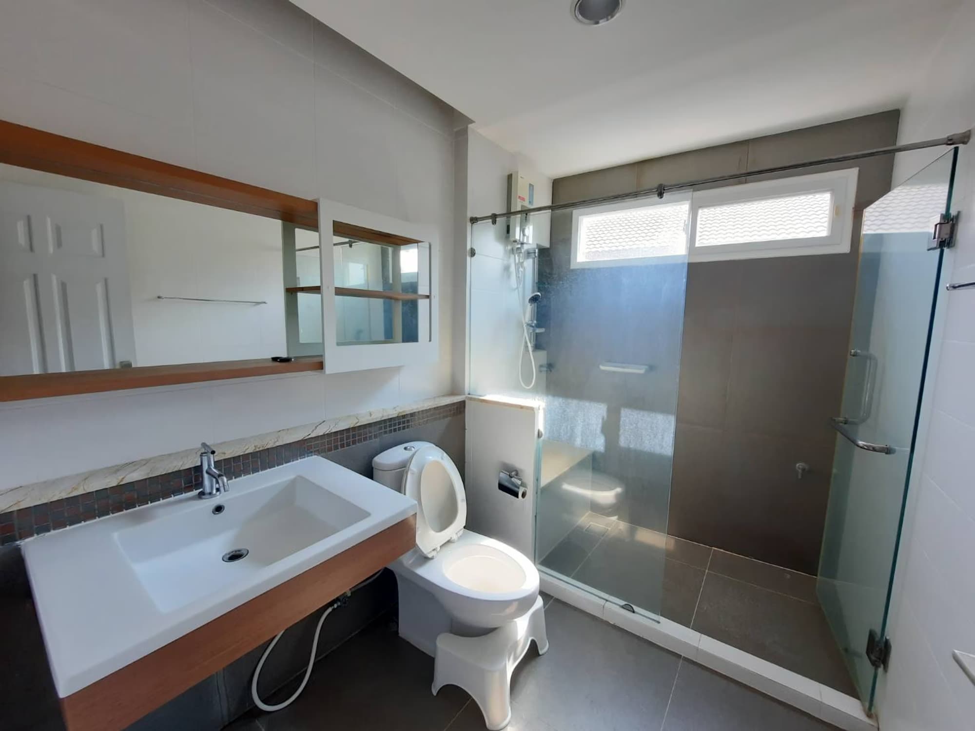 4 Bed House for Rent in Mueang Chiang Mai - Image 19