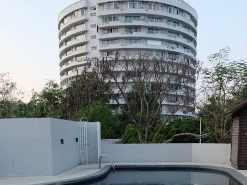 1 Bedroom Condo
