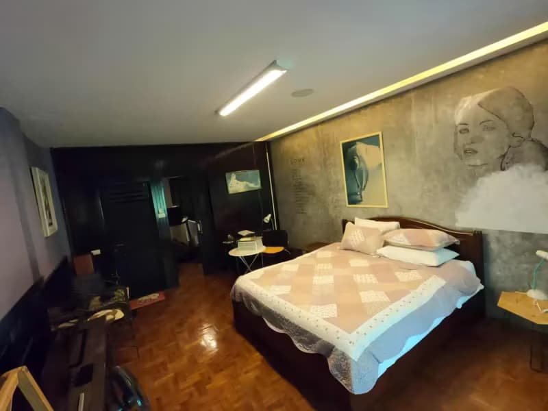 6 Bedroom House