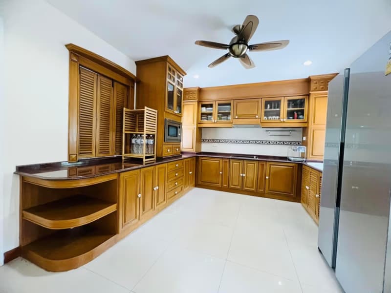 5 Bed House for Sale in Hang Dong