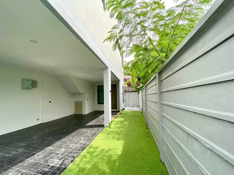 3 Bed Townhouse for Rent in Phra Khanong