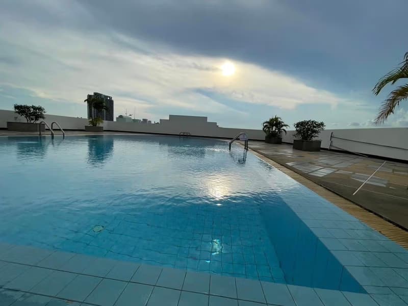 1 Bed Condo for Sale in Ratchathewi