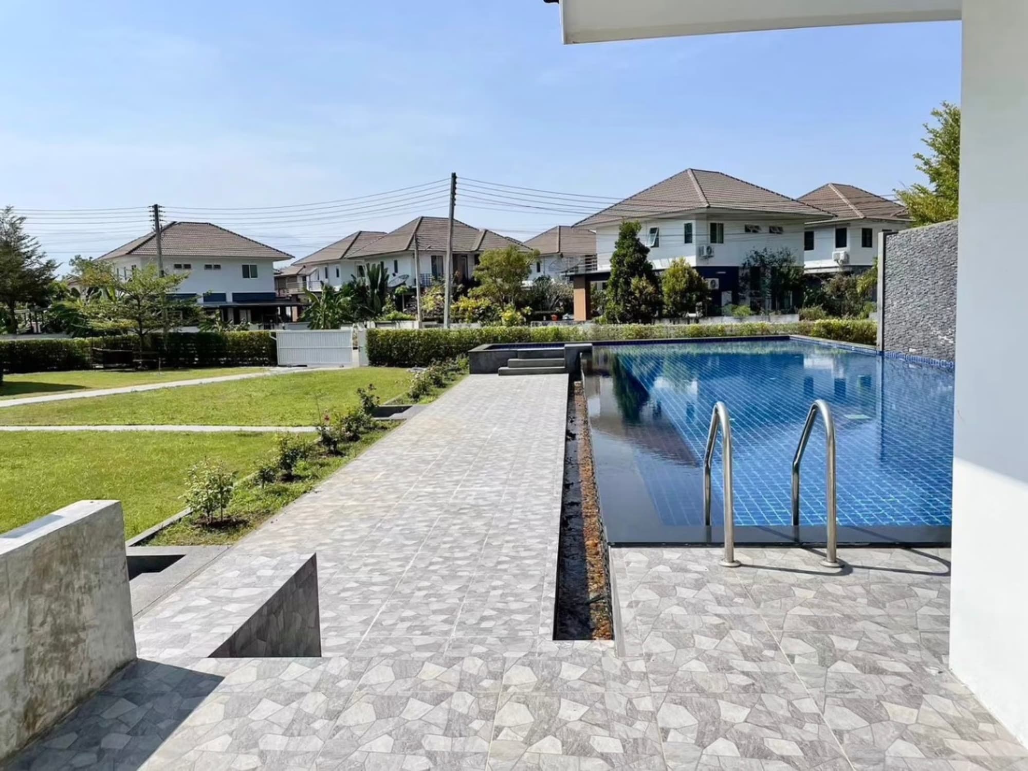7 Bed House for Rent in San Sai District - Image 1