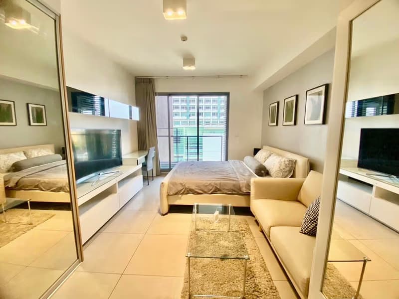 Condo for Rent at The Lofts Ekkamai