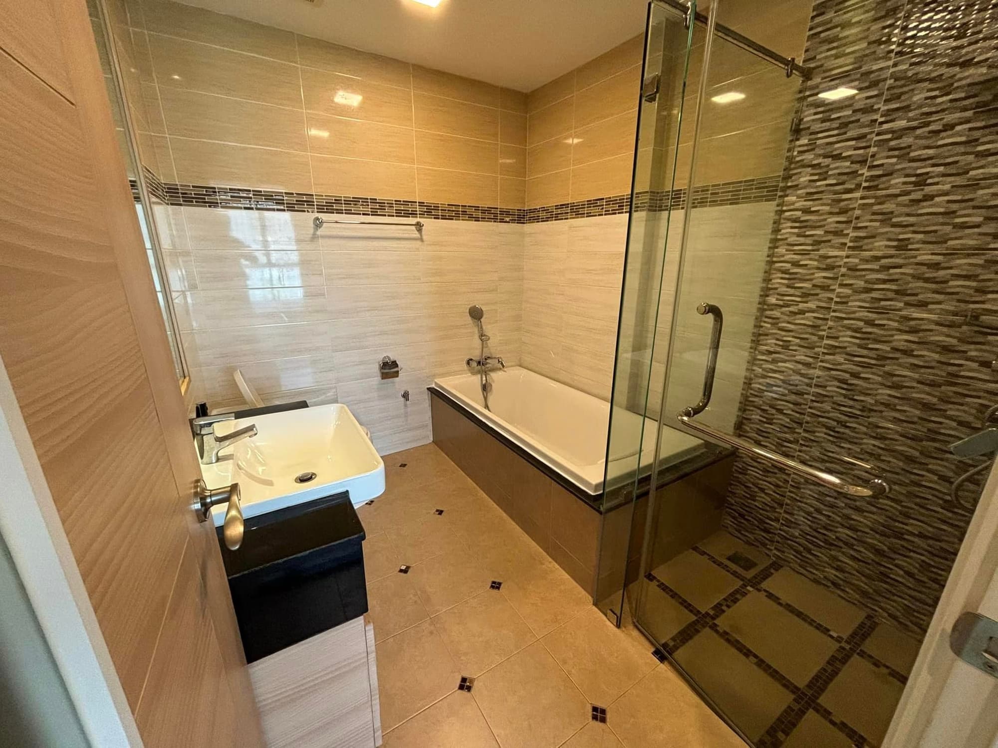 2 Bed Condo for Rent in Mueang Chiang Mai - Image 7
